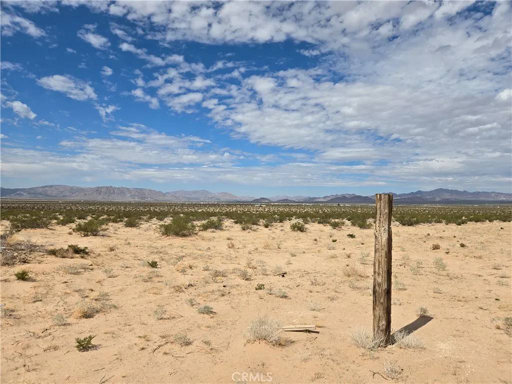 Lucerne Valley, CA 92356,0 Granite