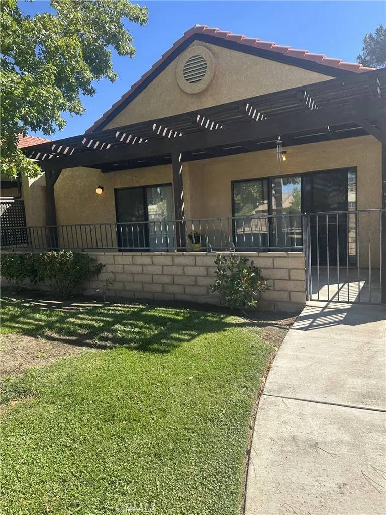 Apple Valley, CA 92308,11718 Oak Street