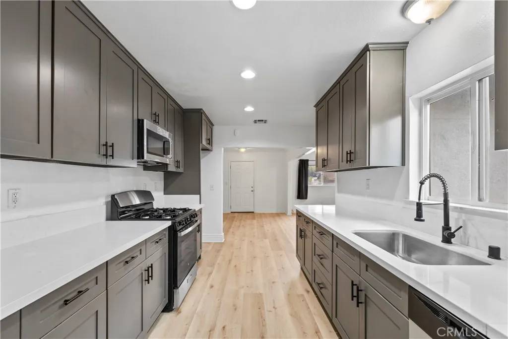 Fontana, CA 92335,18264 Pine