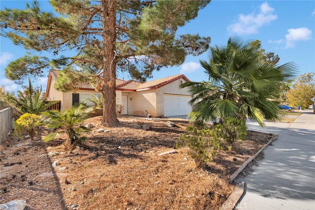 Adelanto, CA 92301,11117 Villa