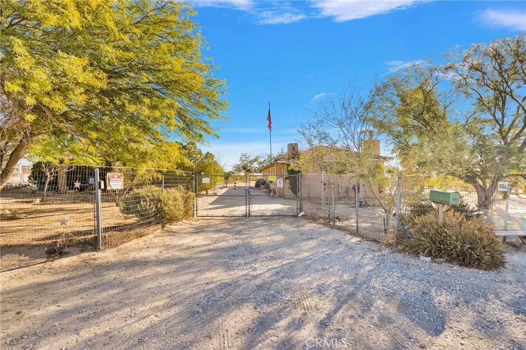 Lucerne Valley, CA 92356,38744 East End Road