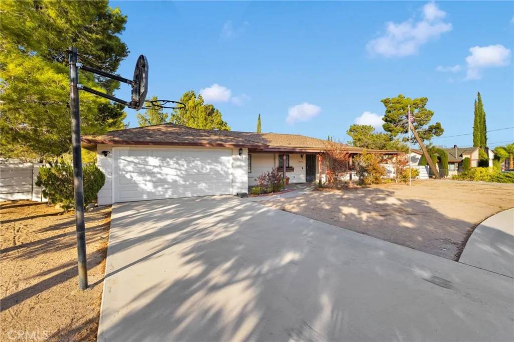 Hesperia, CA 92345,18442 Hinton