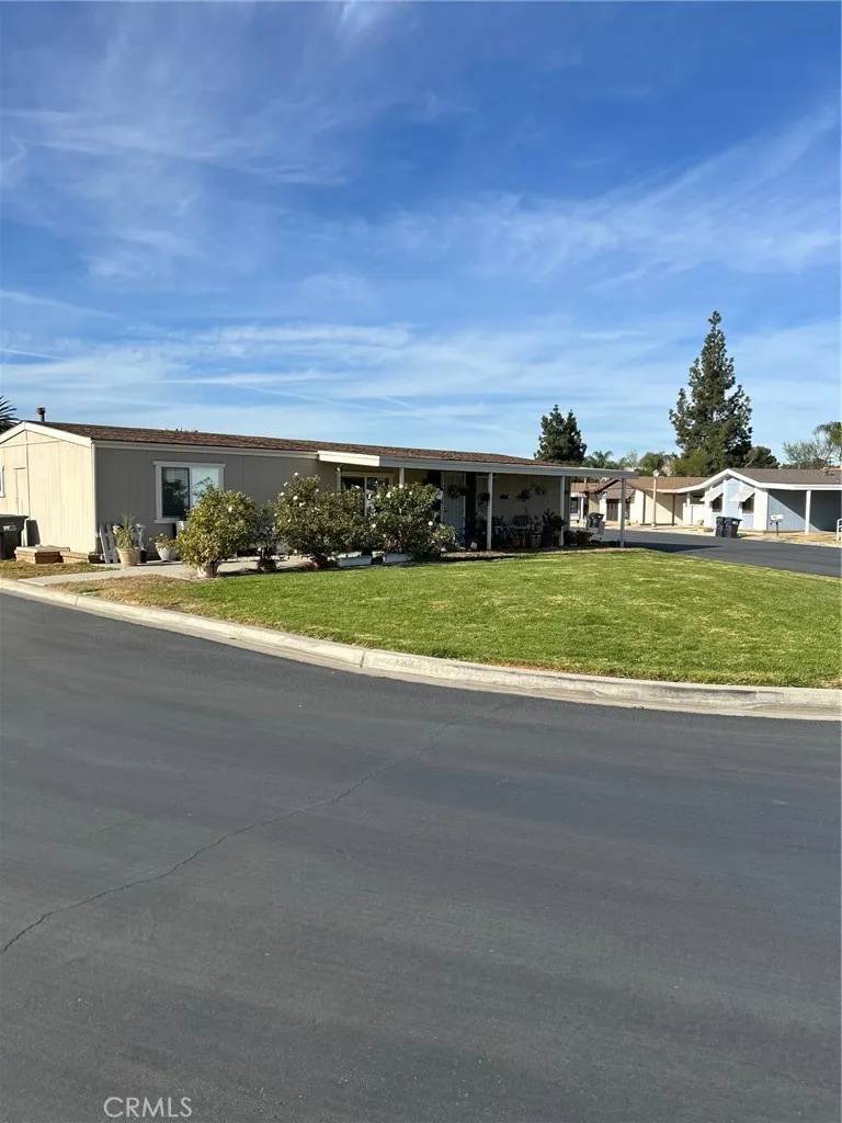 Corona, CA 92879,13381 Magnolia #127