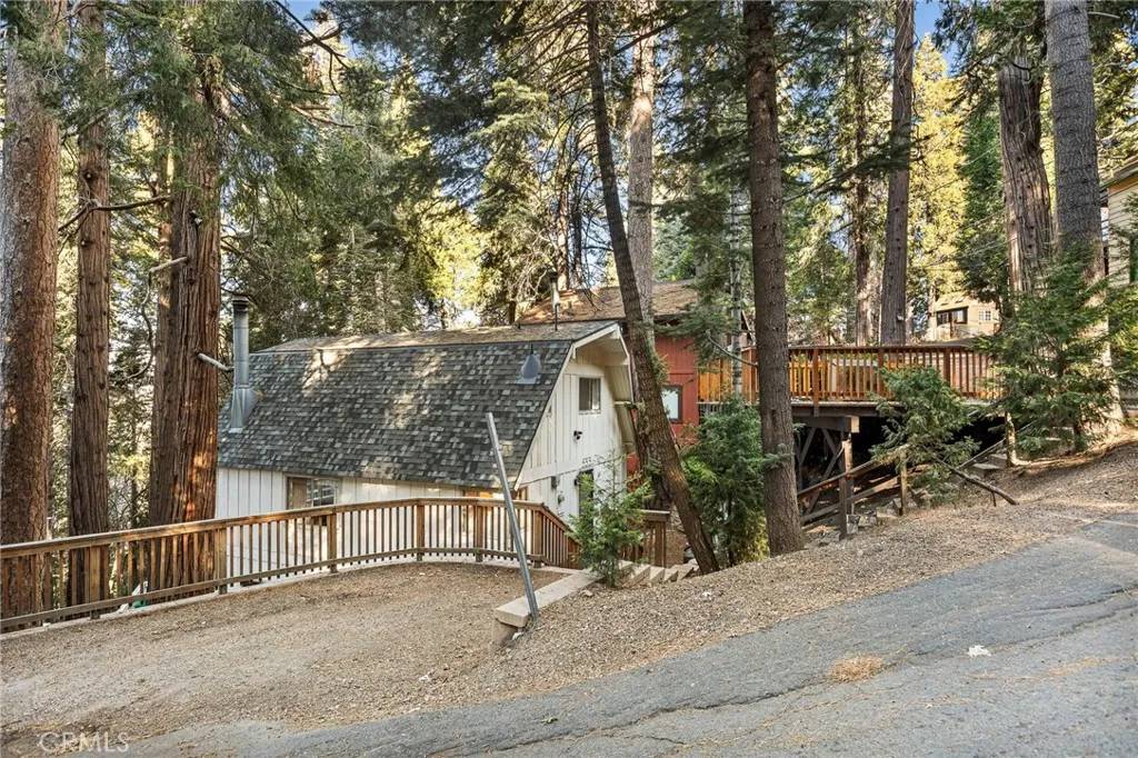Lake Arrowhead, CA 92352,533 W Victoria Court