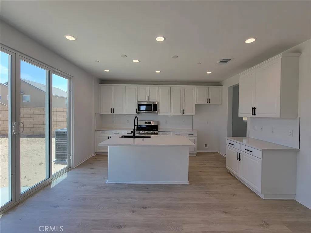 Hesperia, CA 92345,8863 Glencliff Avenue