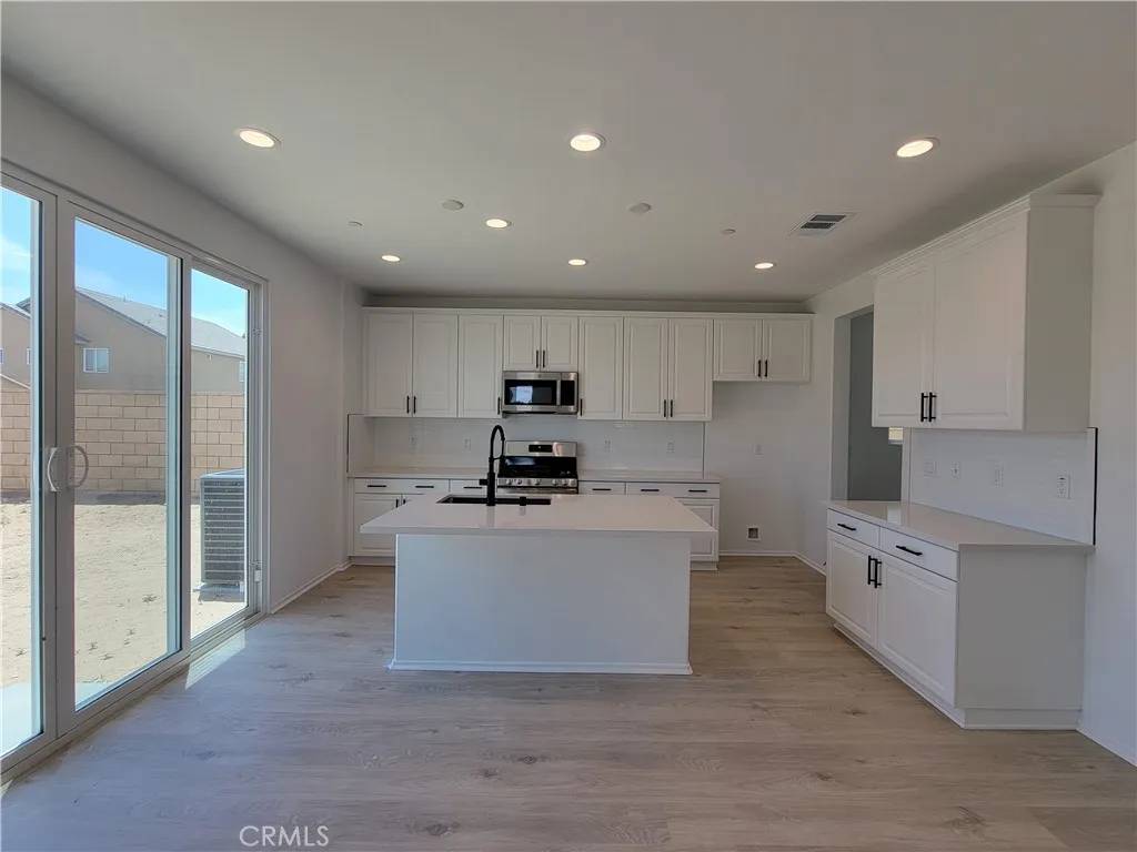 Hesperia, CA 92345,8863 Glencliff Avenue