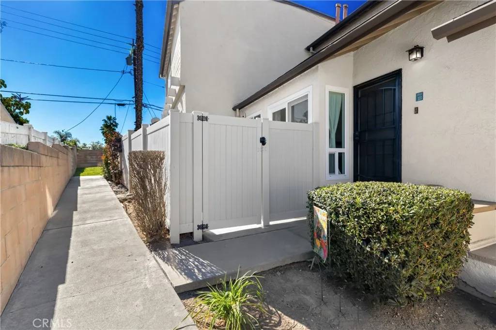 La Habra, CA 90631,822 W Lambert Road West #B