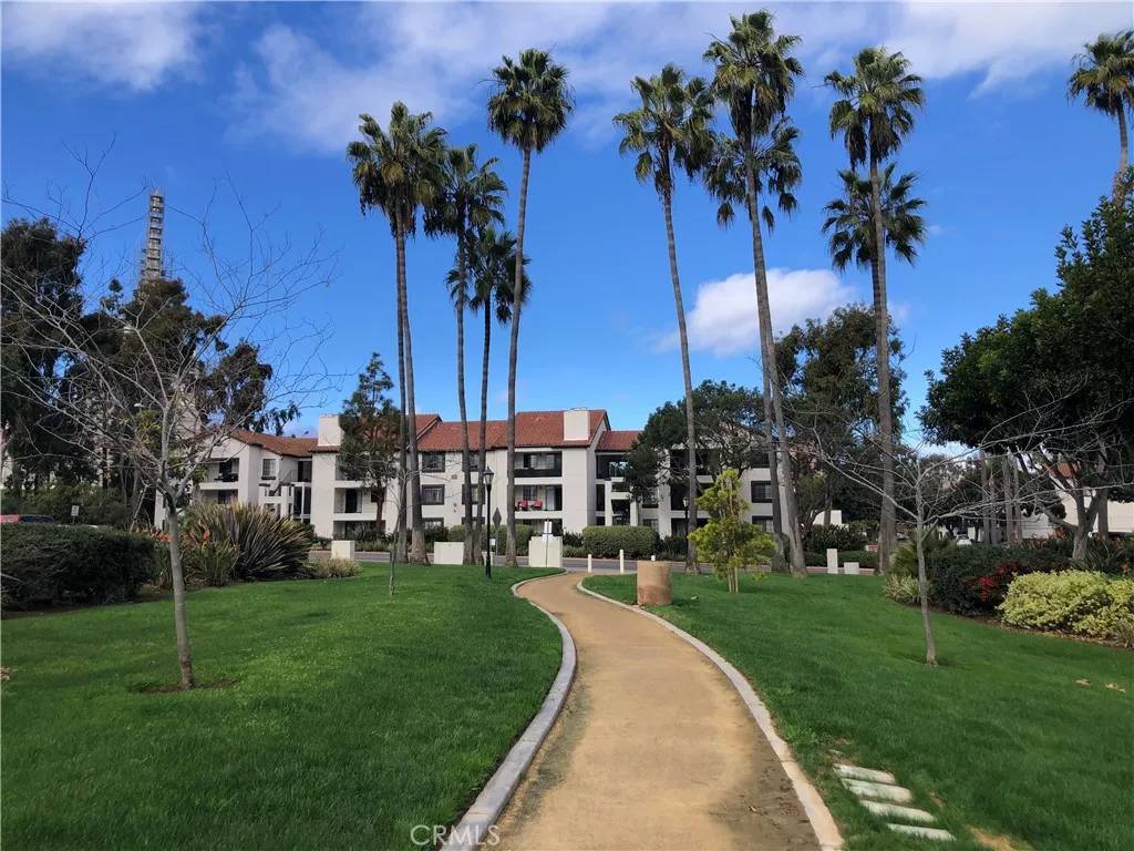 San Diego, CA 92122,7405 Charmant Drive #2320
