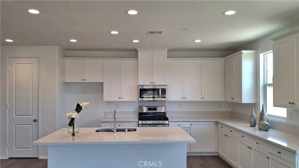 Hemet, CA 92543,2685 Moonshimmer Street