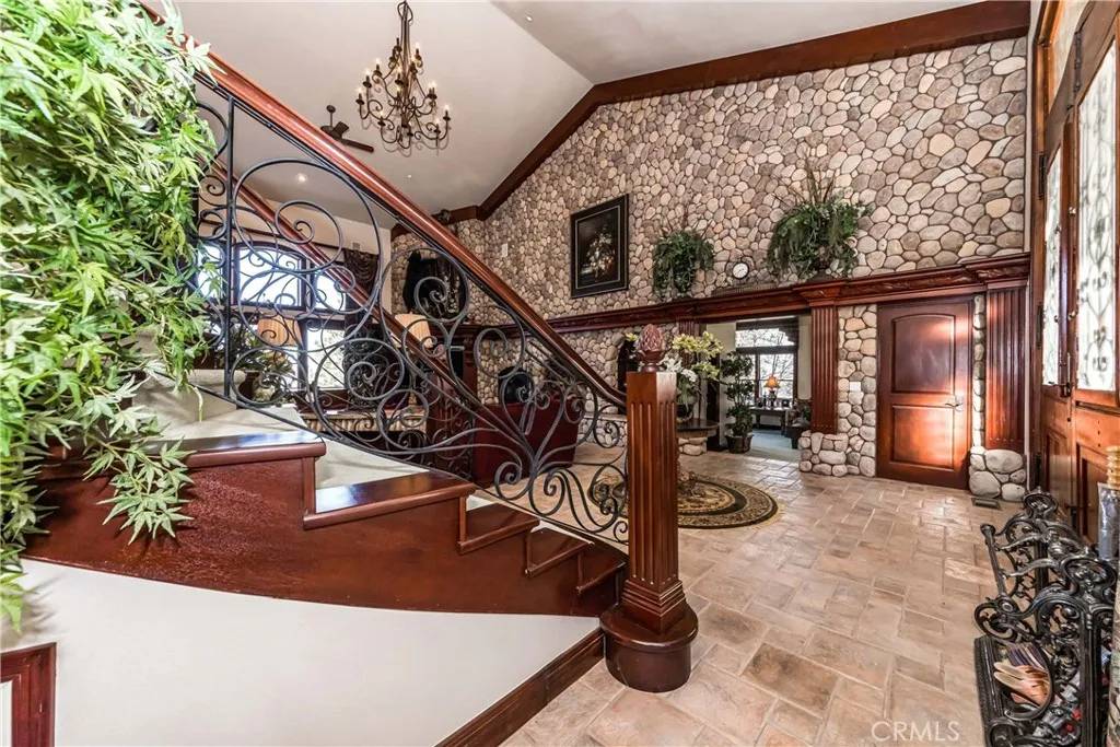 Lake Arrowhead, CA 92352,293 Fairway Drive