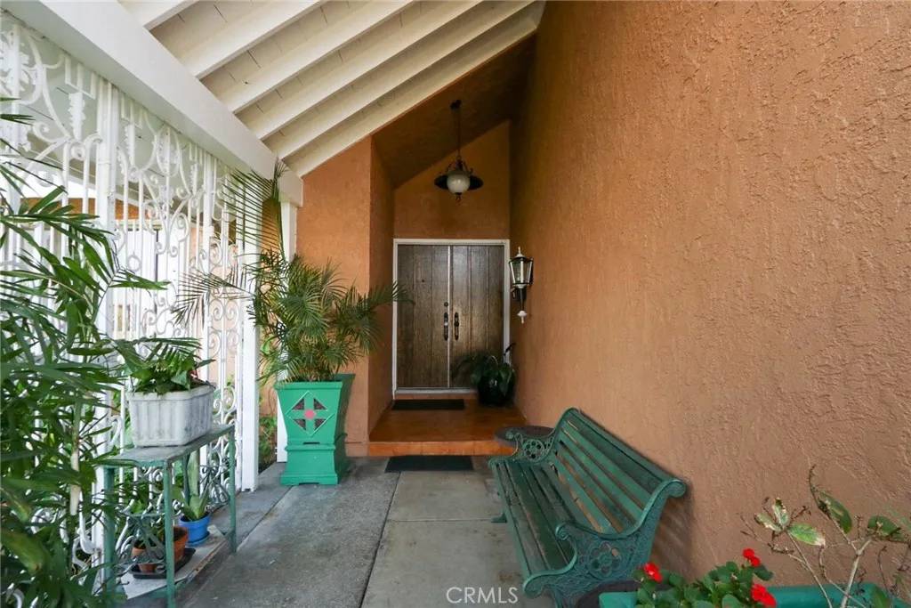Santa Ana, CA 92707,602 W Alpine Ave