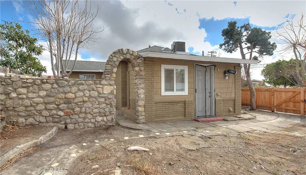 Fontana, CA 92335,9279 Mango Avenue