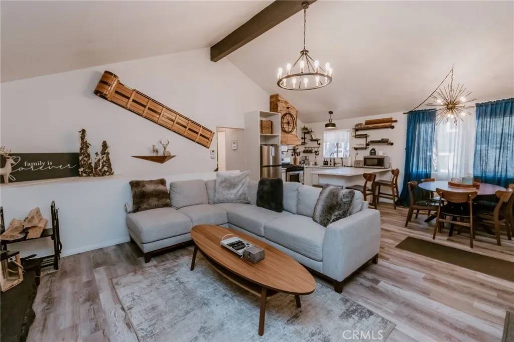Running Springs, CA 92382,33067 Robin Lane