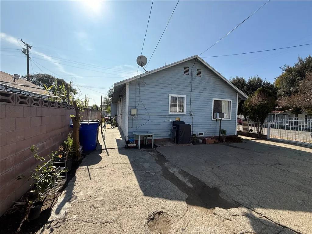 Pomona, CA 91766,903 E 7th Street