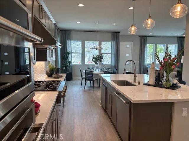 Valencia, CA 91381,27334 Creekwood Lane