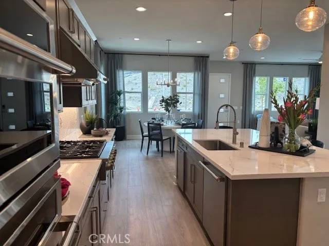 Valencia, CA 91381,27334 Creekwood Lane