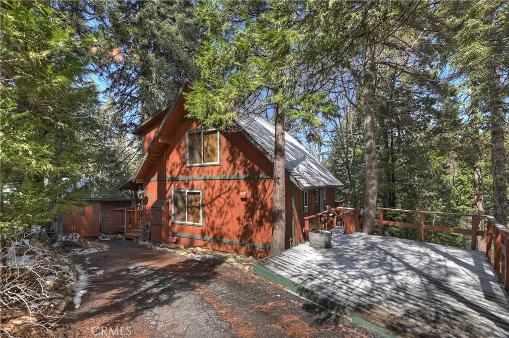 Twin Peaks, CA 92391,26726 Lake Forest Drive