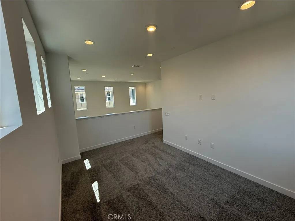 Fontana, CA 92336,5138 Currant Way