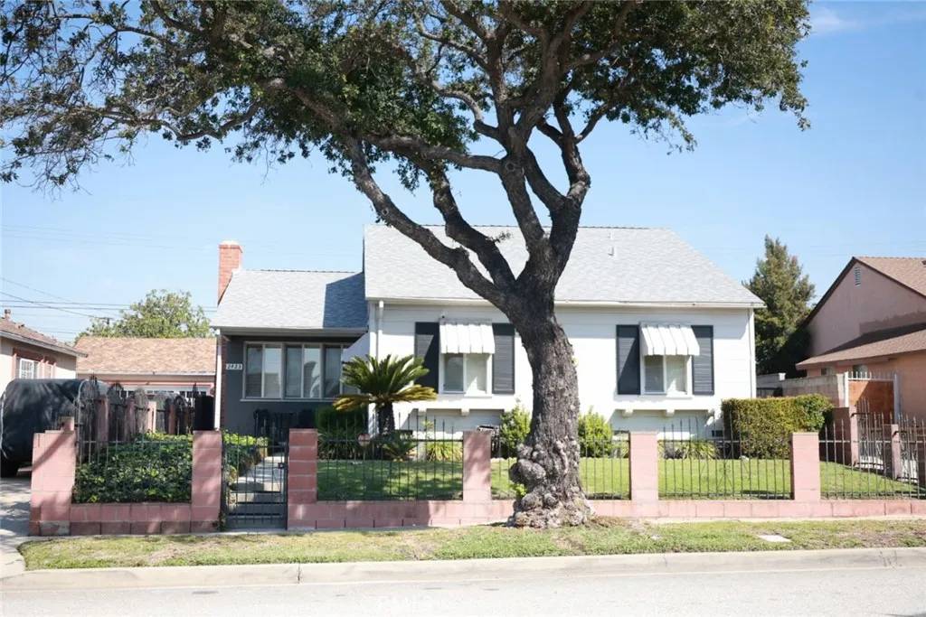 Hawthorne, CA 90250,2423 W 118th Street