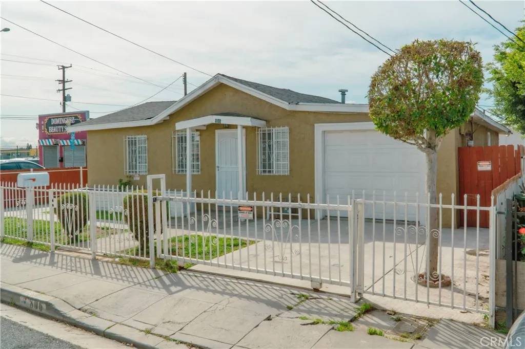 Compton, CA 90220,806 W Spruce Street