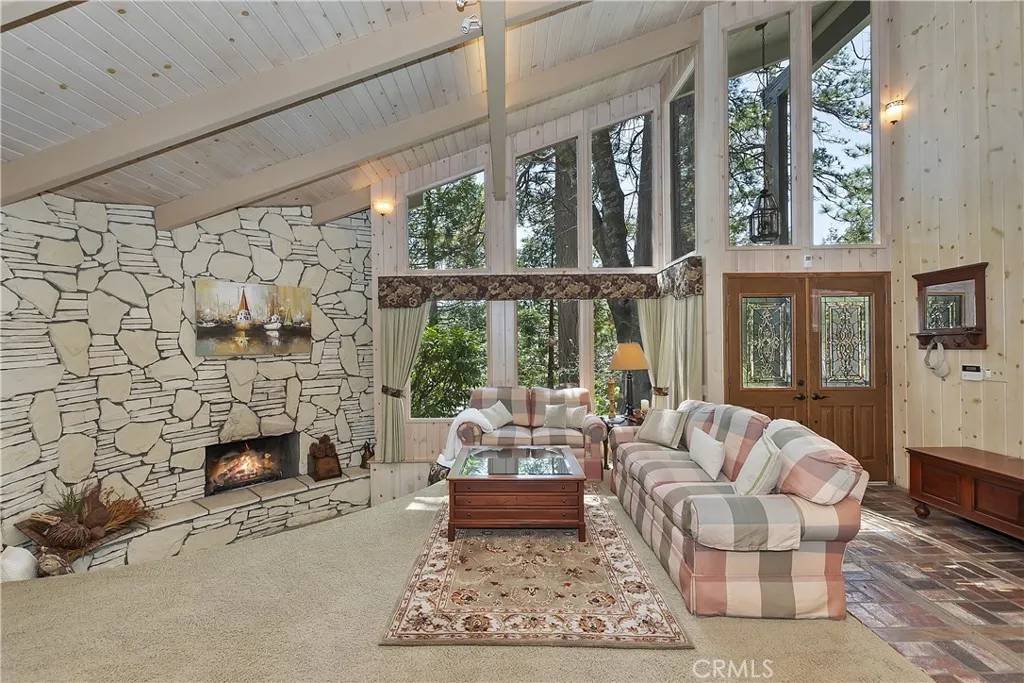 Lake Arrowhead, CA 92352,28018 Peninsula