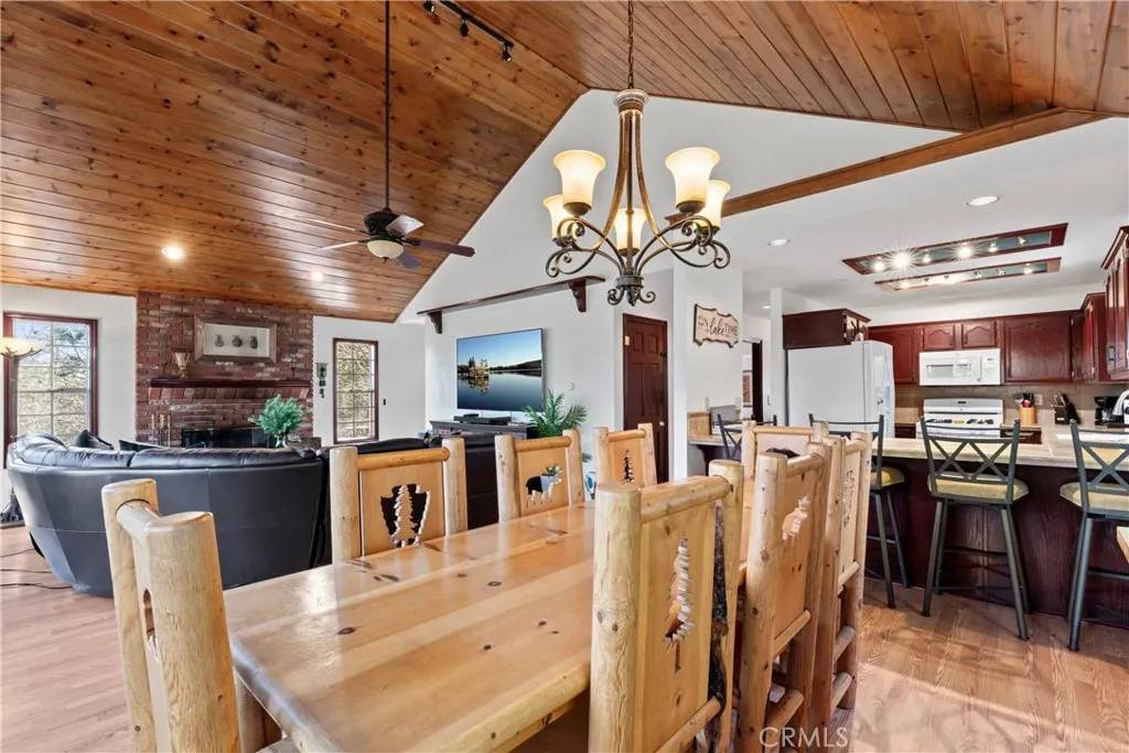 Lake Arrowhead, CA 92317,221 Grizzly Road