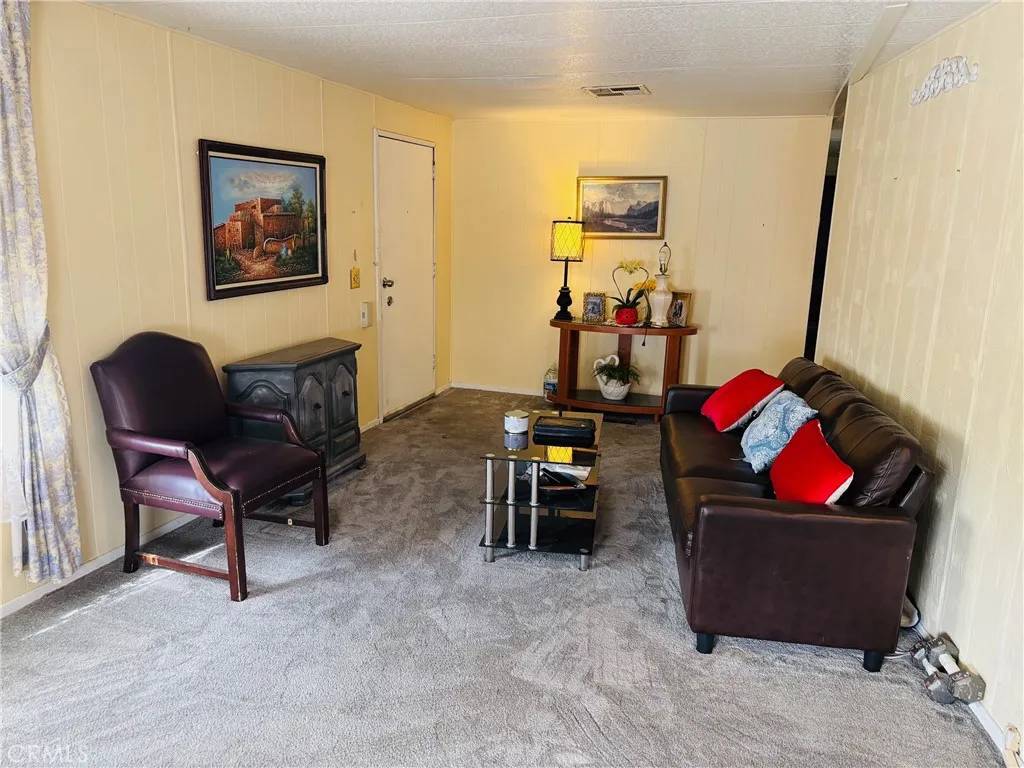 Victorville, CA 92395,13393 Mariposa #115