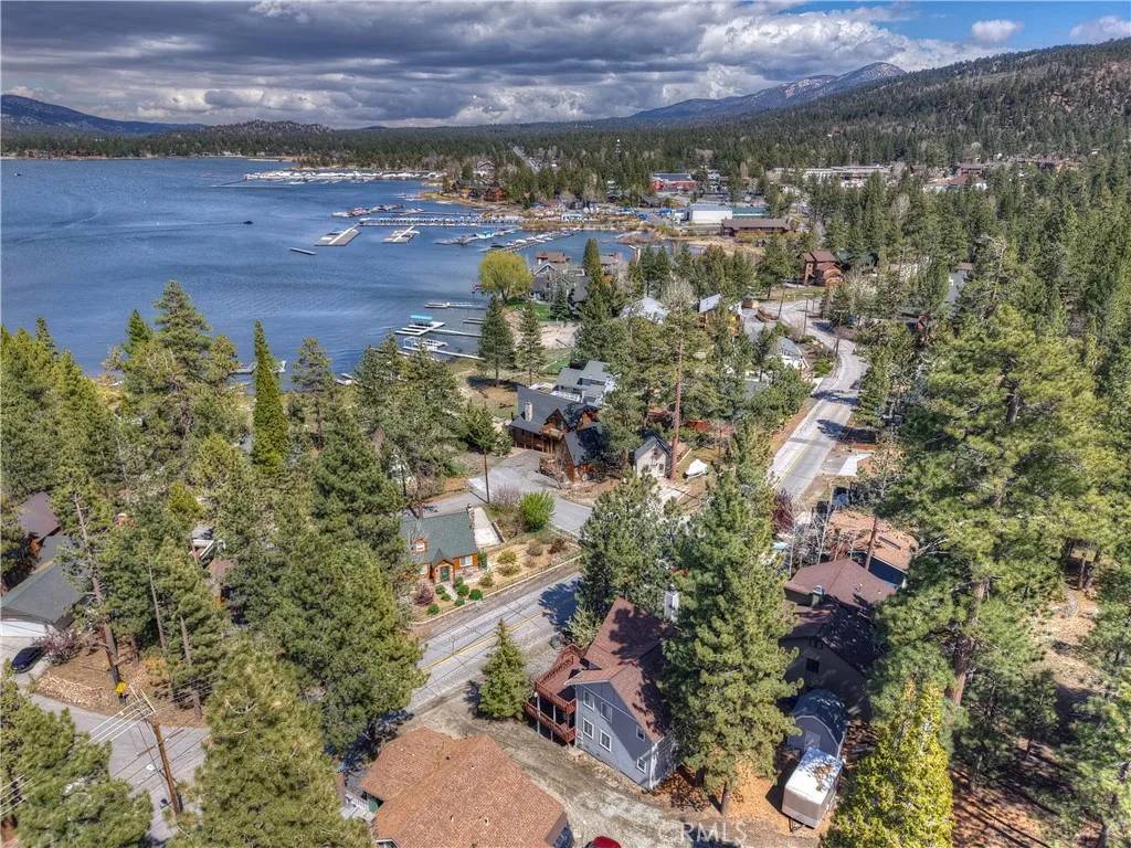 Big Bear Lake, CA 92315,40283 Lakeview Drive
