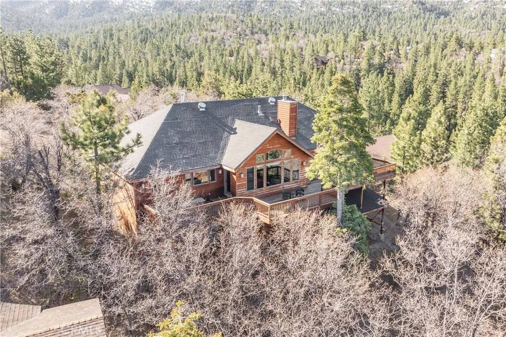 Big Bear Lake, CA 92315,43674 Yosemite Drive