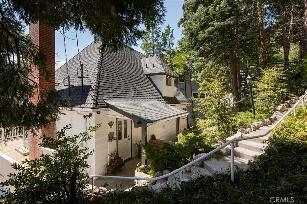 Lake Arrowhead, CA 92352,28956 Palisades Drive