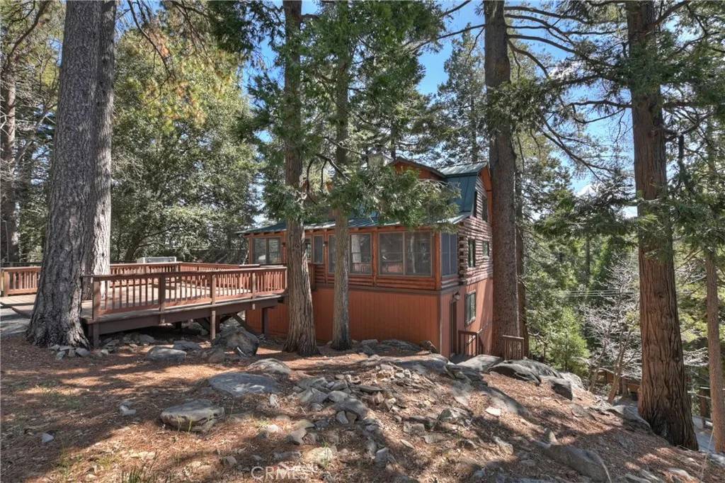 Twin Peaks, CA 92391,26638 Lake Forest Drive