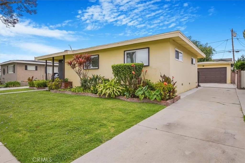 Long Beach, CA 90815,2216 Canehill Avenue