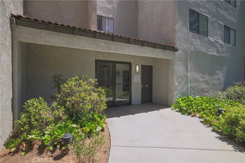 Redlands, CA 92373,242 E Fern Avenue #208
