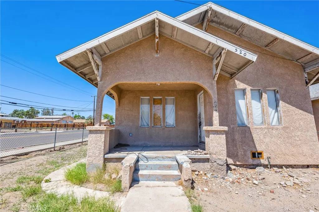 Needles, CA 92363,518 A Street