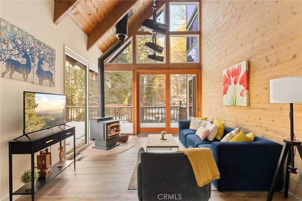 Lake Arrowhead, CA 92352,217 Crest Circle