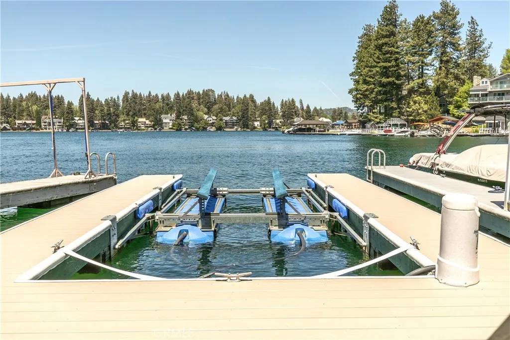 Lake Arrowhead, CA 92352,187 Cedar Circle Circle