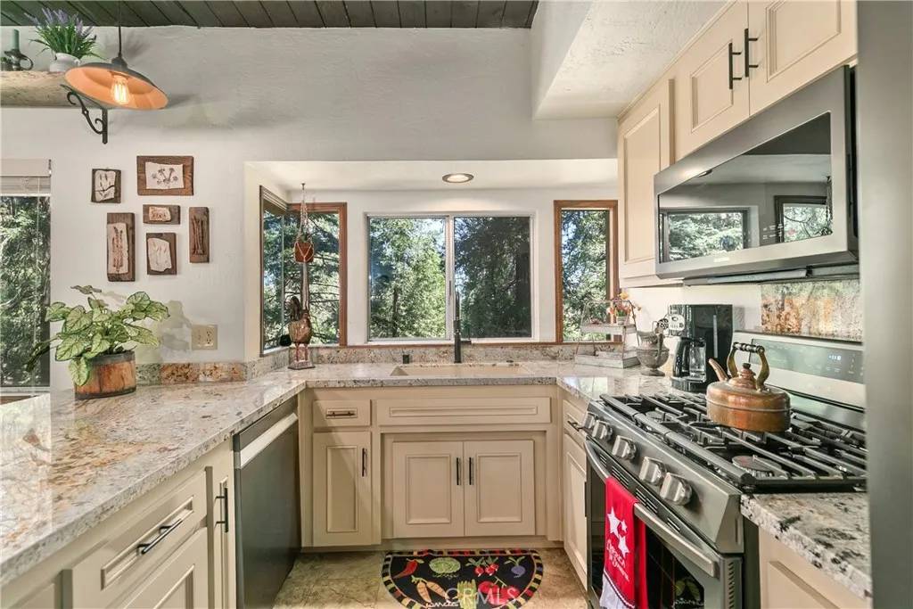 Crestline, CA 92325,1213 Jungfrau Drive