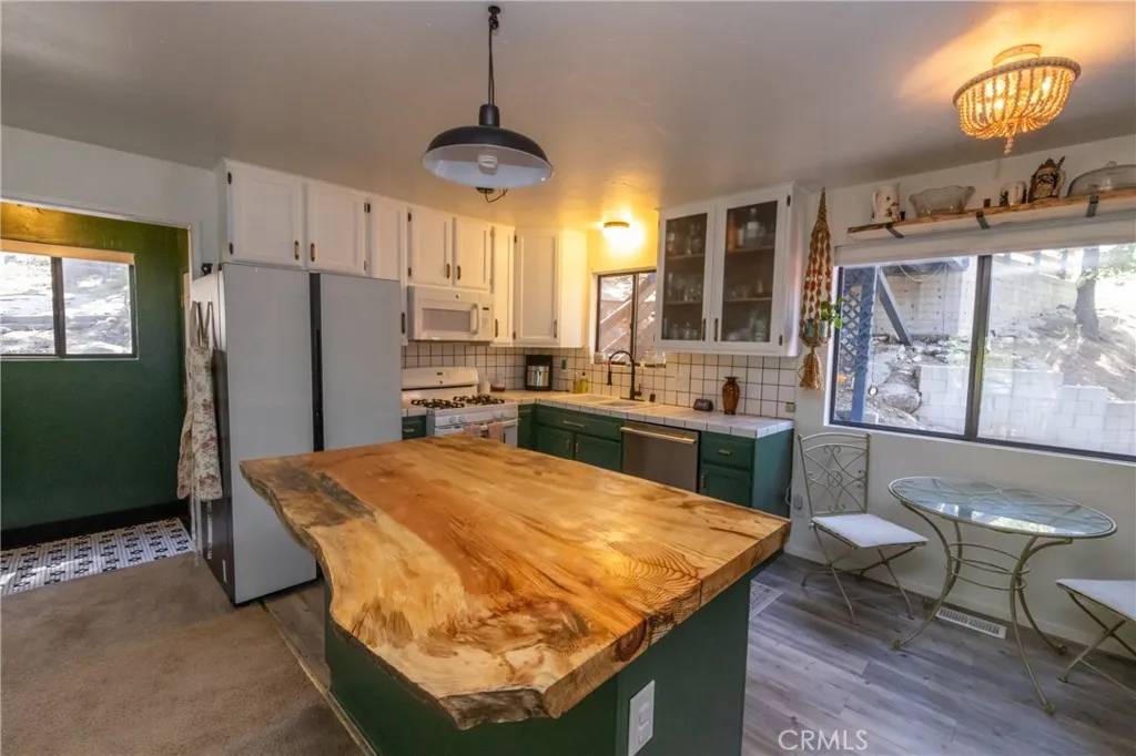 Running Springs, CA 92308,33310 Conway Drive