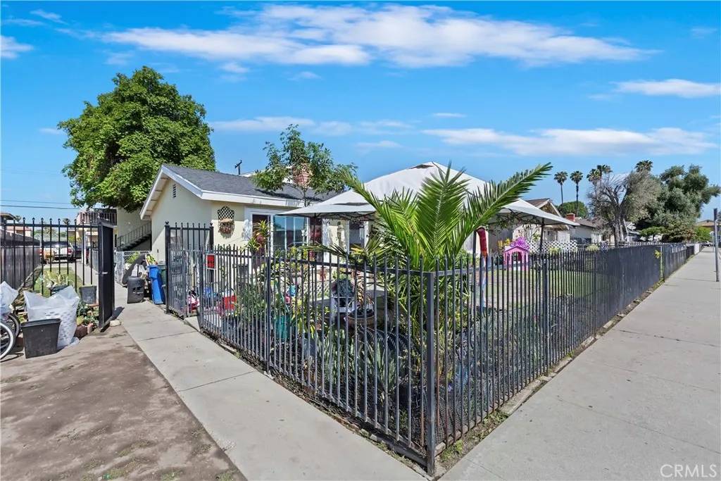 Pomona, CA 91766,2427 Chanslor Street