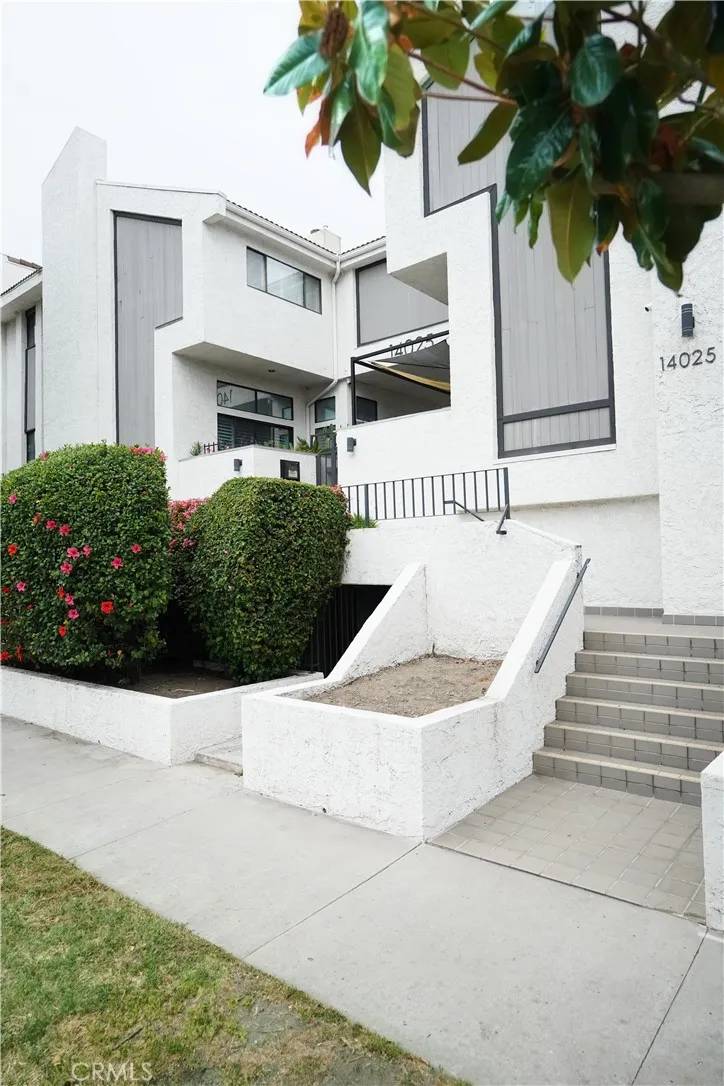 Sherman Oaks, CA 91423,14025 Riverside Drive #3