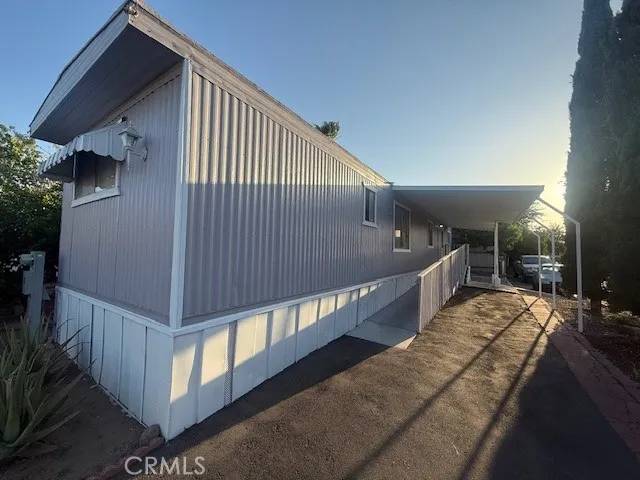 Corona, CA 92882,995 Pomona #88
