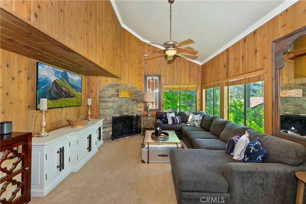 Lake Arrowhead, CA 92352,27657 Peninsula Drive #113