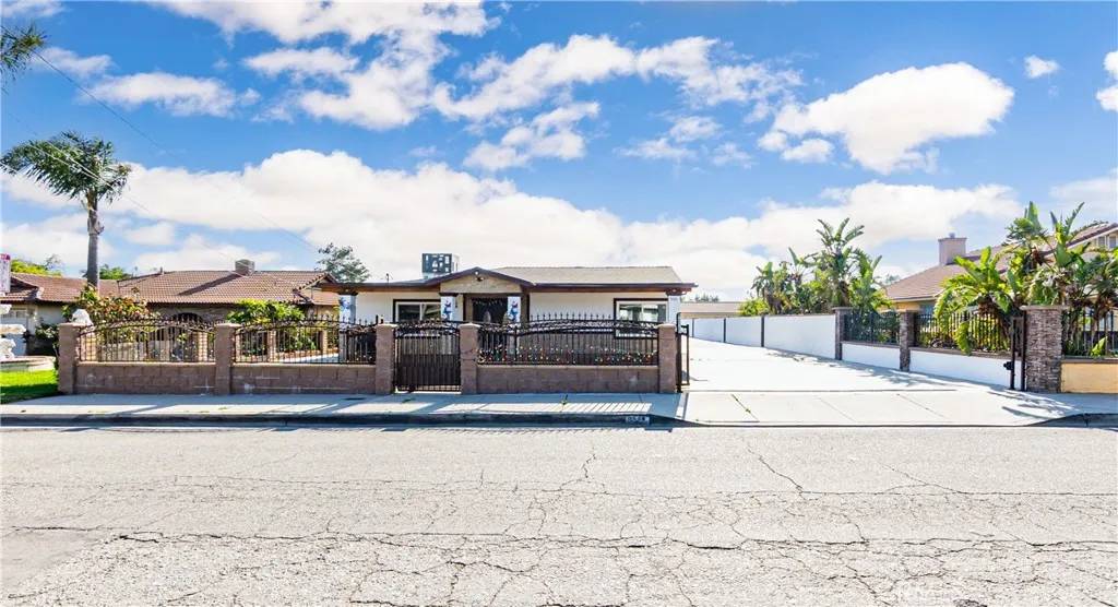 Fontana, CA 92335,9828 Carob Avenue