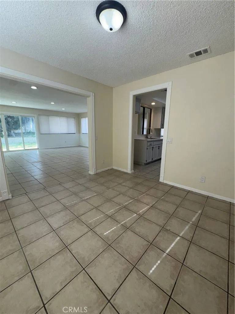 Rialto, CA 92376,936 E Wabash Street
