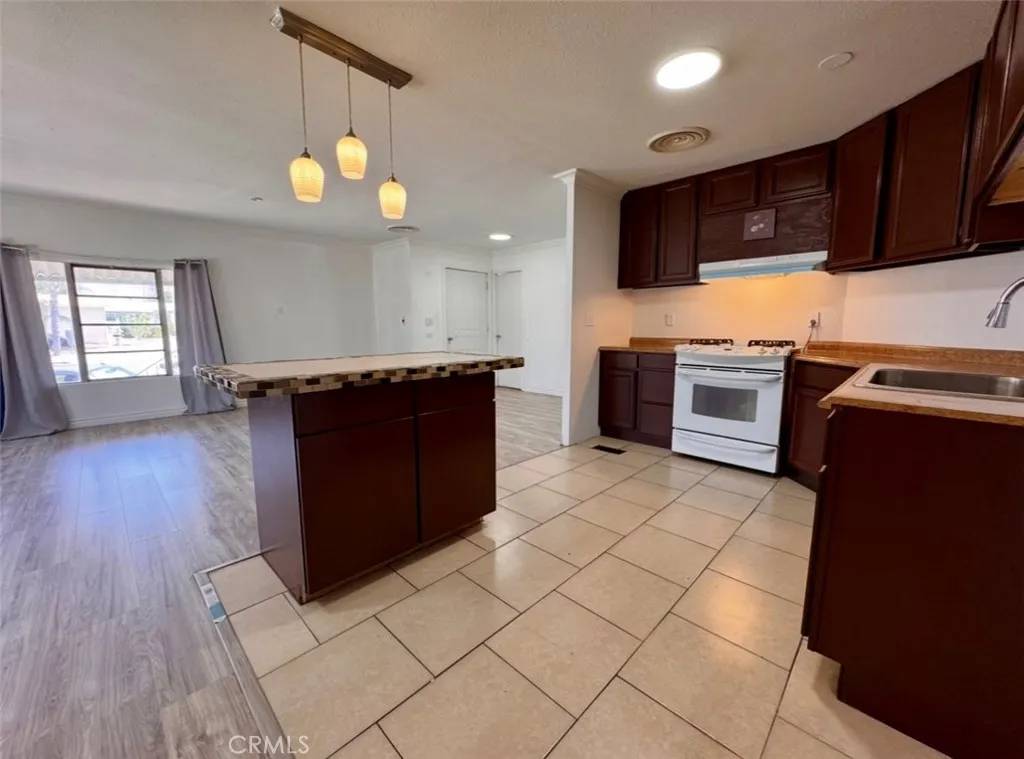 Grand Terrace, CA 92313,22111 Newport #79