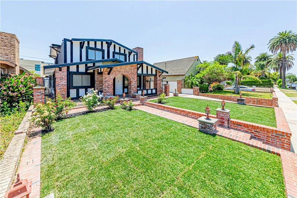 Los Angeles, CA 90043,5334 S Victoria Avenue