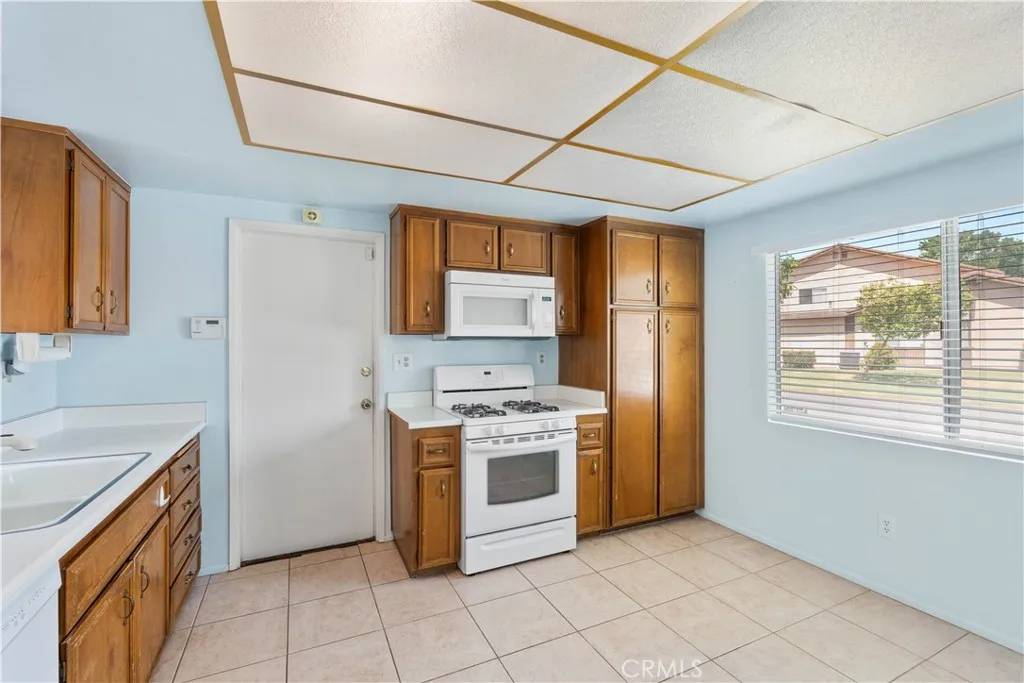 San Bernardino, CA 92404,2127 Jacaranda Court