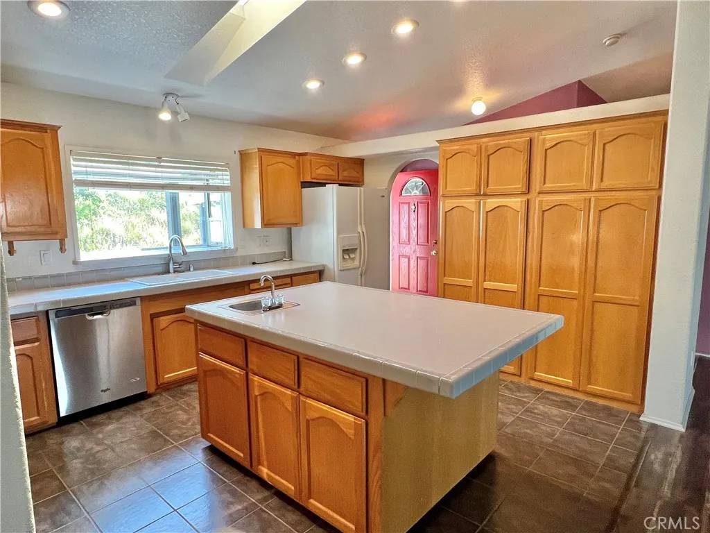 Highland, CA 92346,4040 Piedmont #283