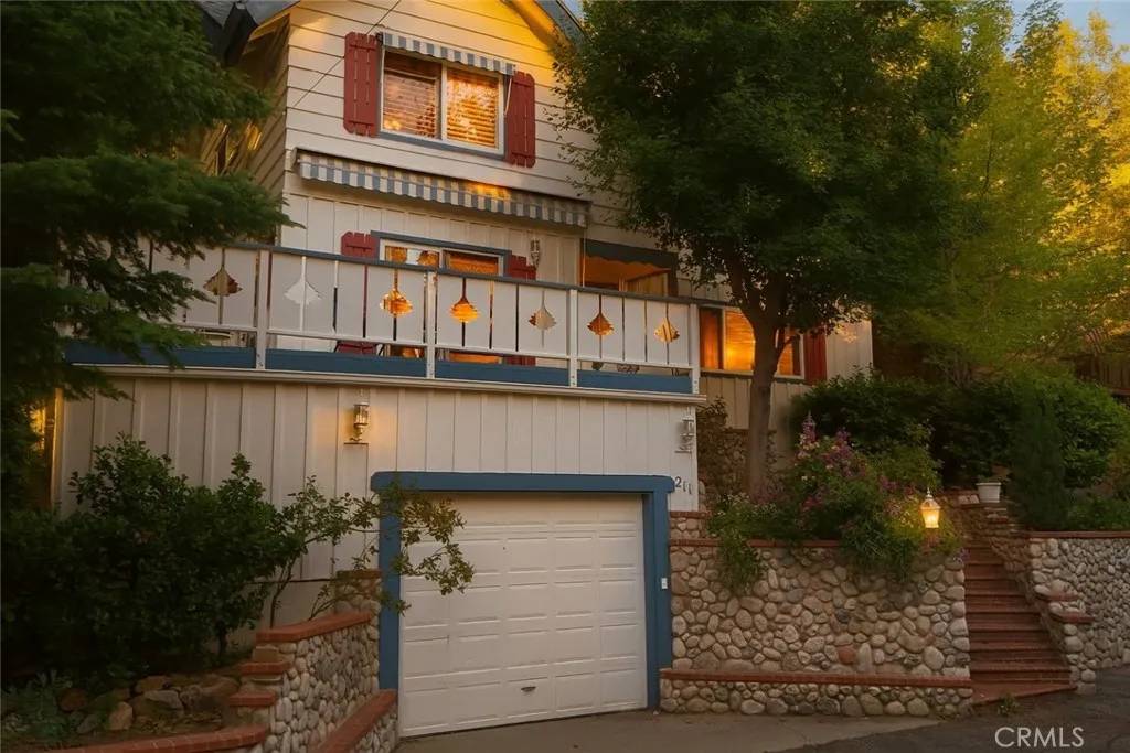 Lake Arrowhead, CA 92352,211 Heliotrope Drive