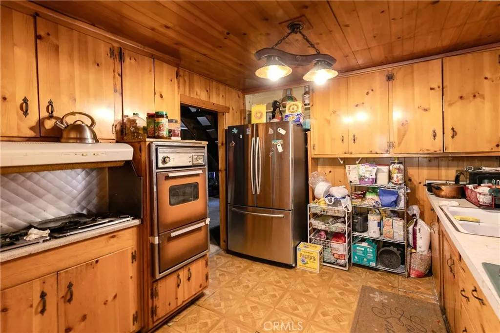 Twin Peaks, CA 92391,711 Clubhouse Drive